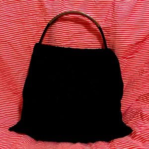 Black Gucci bucket bag